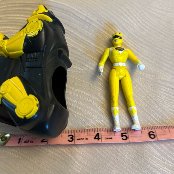 1995 Saban Power Rangers Vtg Action Figure, Yellow Ranger & Bear Vehicle - Picture 7 of 8
